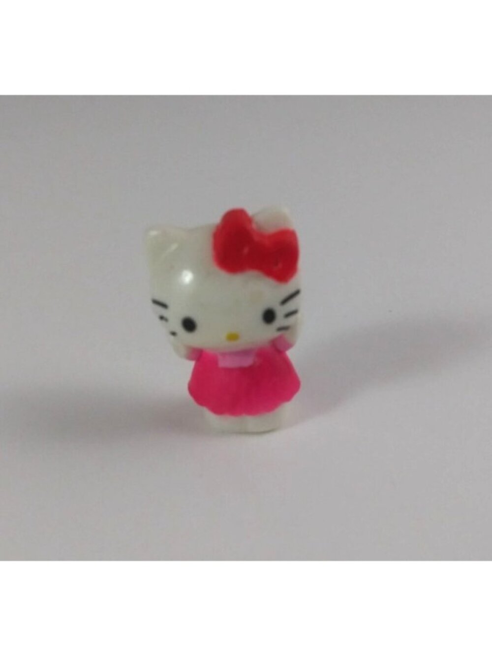 Blip Toys Squinkies Series 5 Sanrio Hello Kitty Pink Dress & Red Bow
